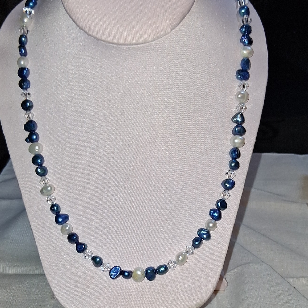 Elegant Navy Blue and White Pearl Beaded Necklace